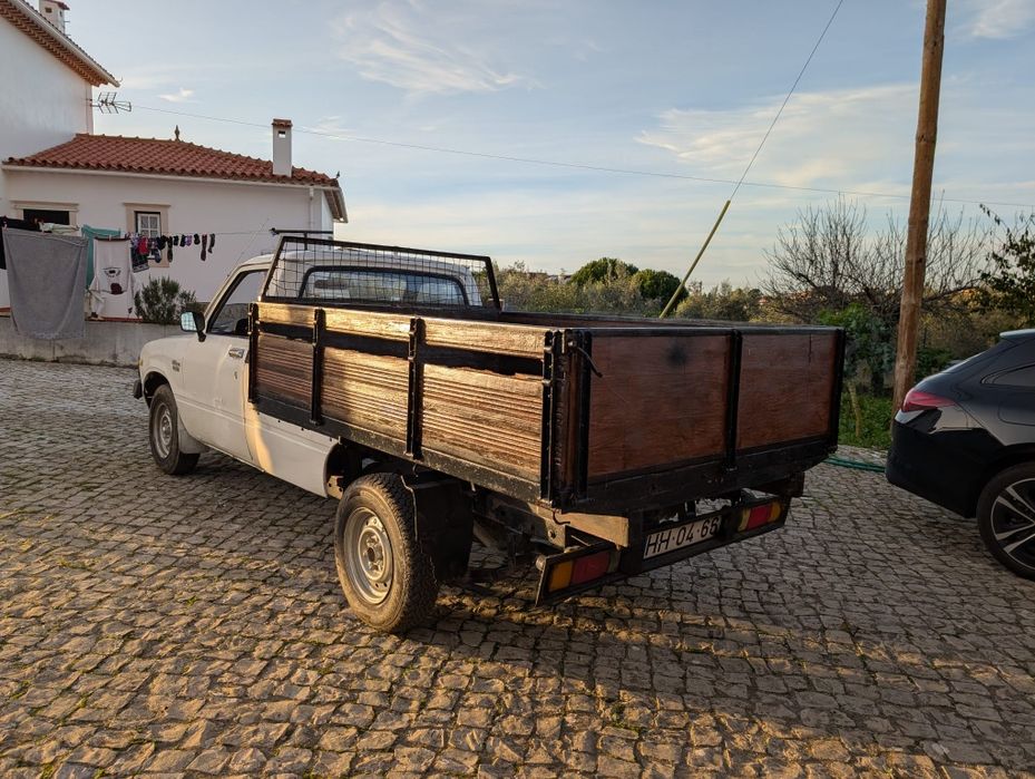 Vendo carrinha Toyota Hilux LN40