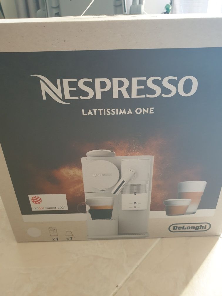 Máquina café Nespresso Lattissima one DeLonghi