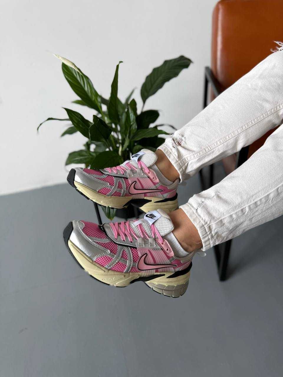 Жіночі кросівки Nike V2K Runtekk рожевий з сріблом 0993 ТОП КРОСИ