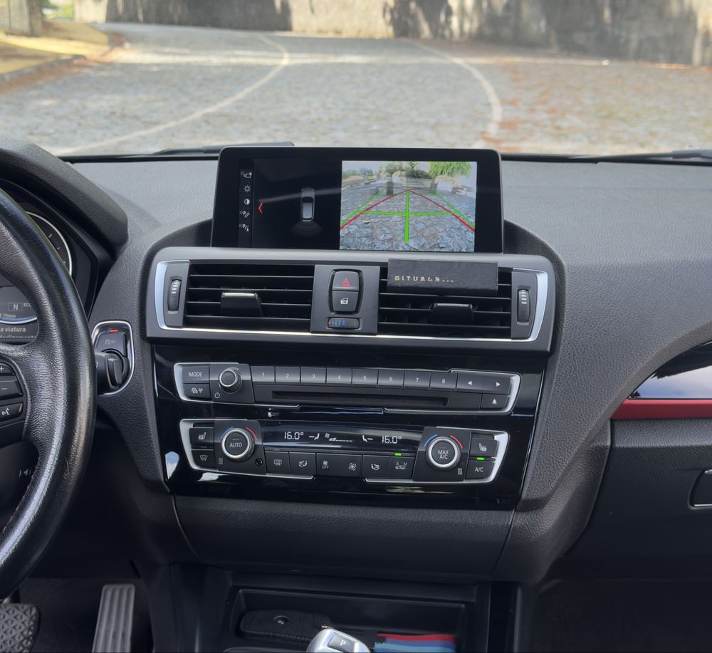 Bmw 116d sport line automático com Pack M