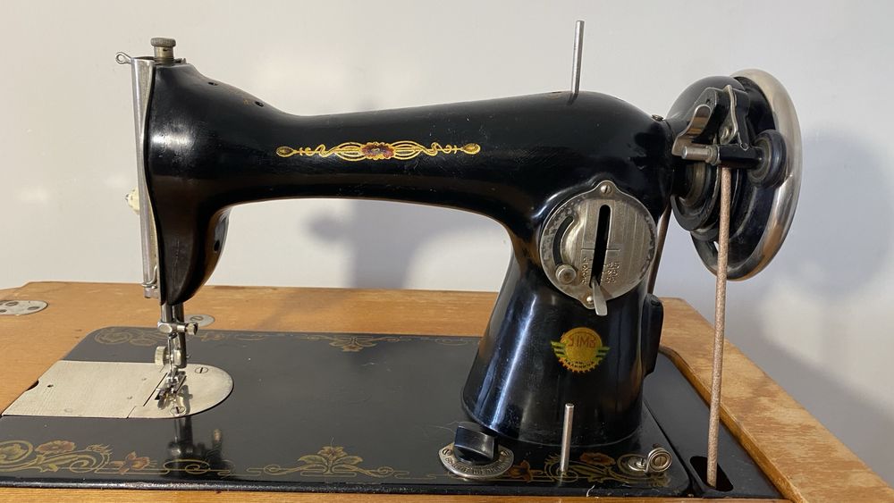 УІМЗ ім Калініна, швійна машинка зі столом