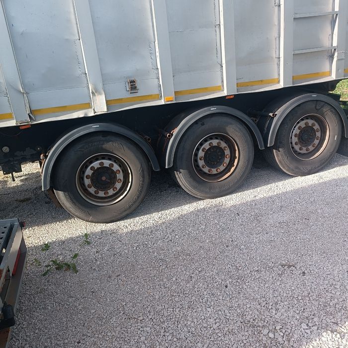 Naczepa wywrotka Benalu 48 metrów sześciennych Lekka LED Zadbana