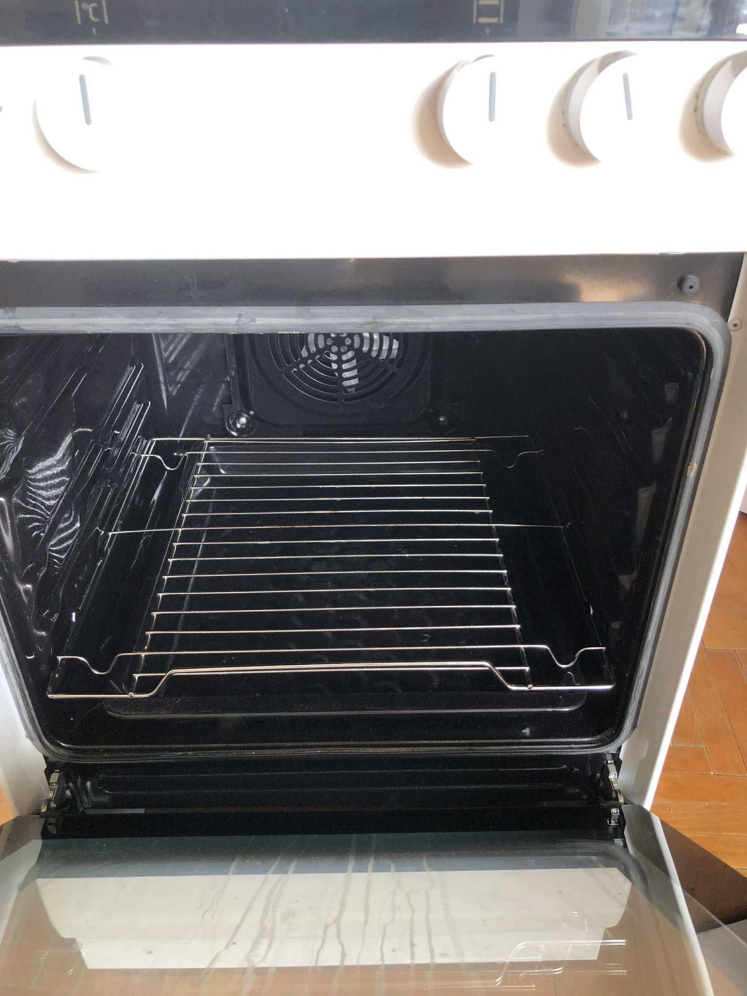 Kuchenka wolnostojąca Amica SHM 5865 W