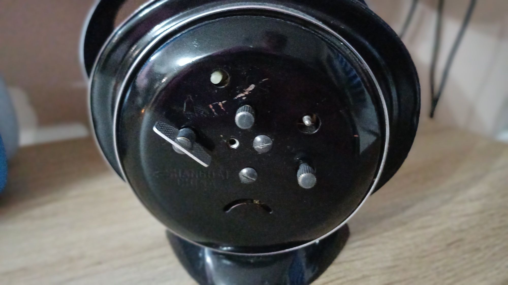 Stary budzik mechaniczny