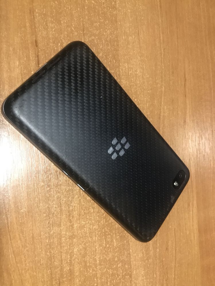 Телефон Blackberry z30