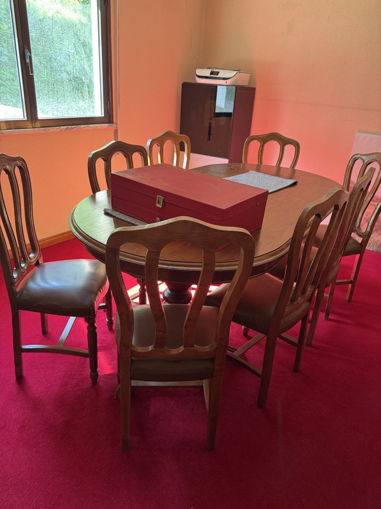 Mesa em cerejeira com 8 cadeiras