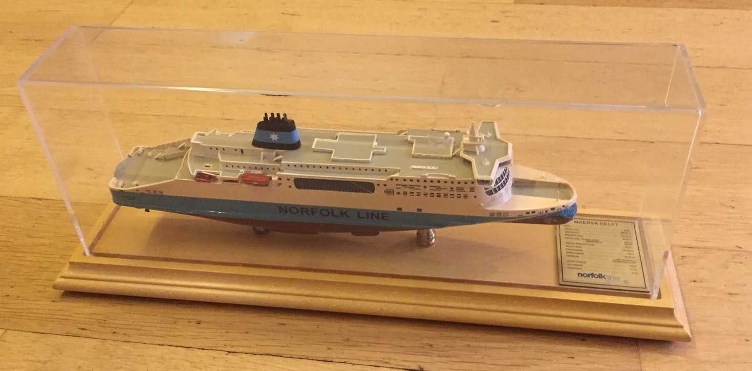 Metalowy model promu - 30 - 40cm - MAERSK DELFT