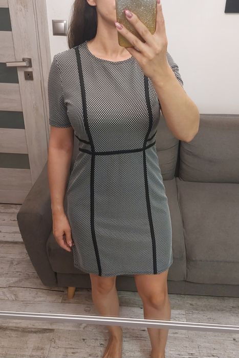 Sukienka biurowa w rozmiarze M (38)