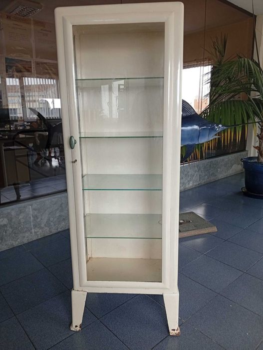 Armário vitrine farmácia antigo vintage em ferro e vidro