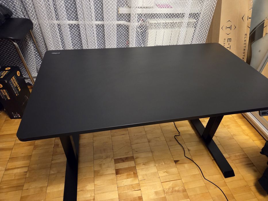 Стіл з регульованою висотою E-Table чорний 120×675 (стан відмінний)