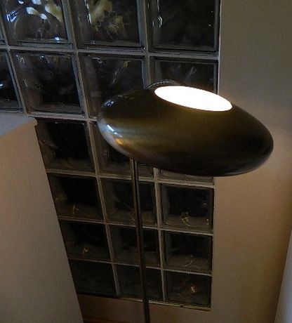 ładna lampa z mosiądzu,regulowana.