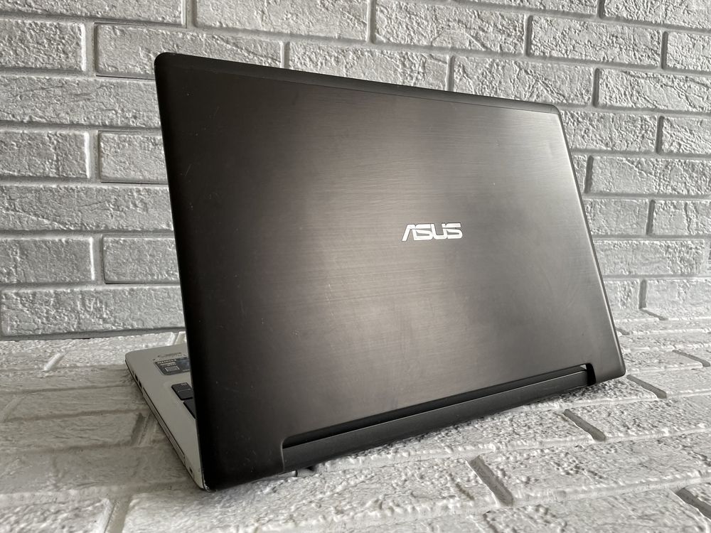 Ігровий ноутбук Asus /i7-3517/8RAM/SSD+HDD/GeForce GT 740 2 ГБ