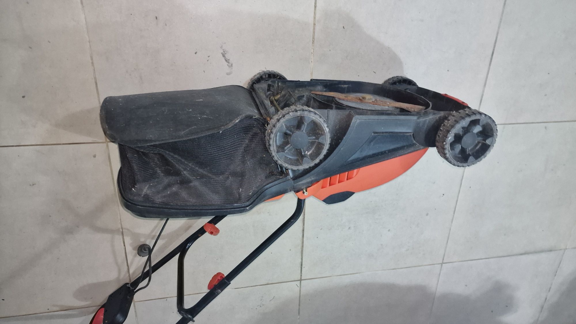Máquina cortar relva black & decker eléctrica