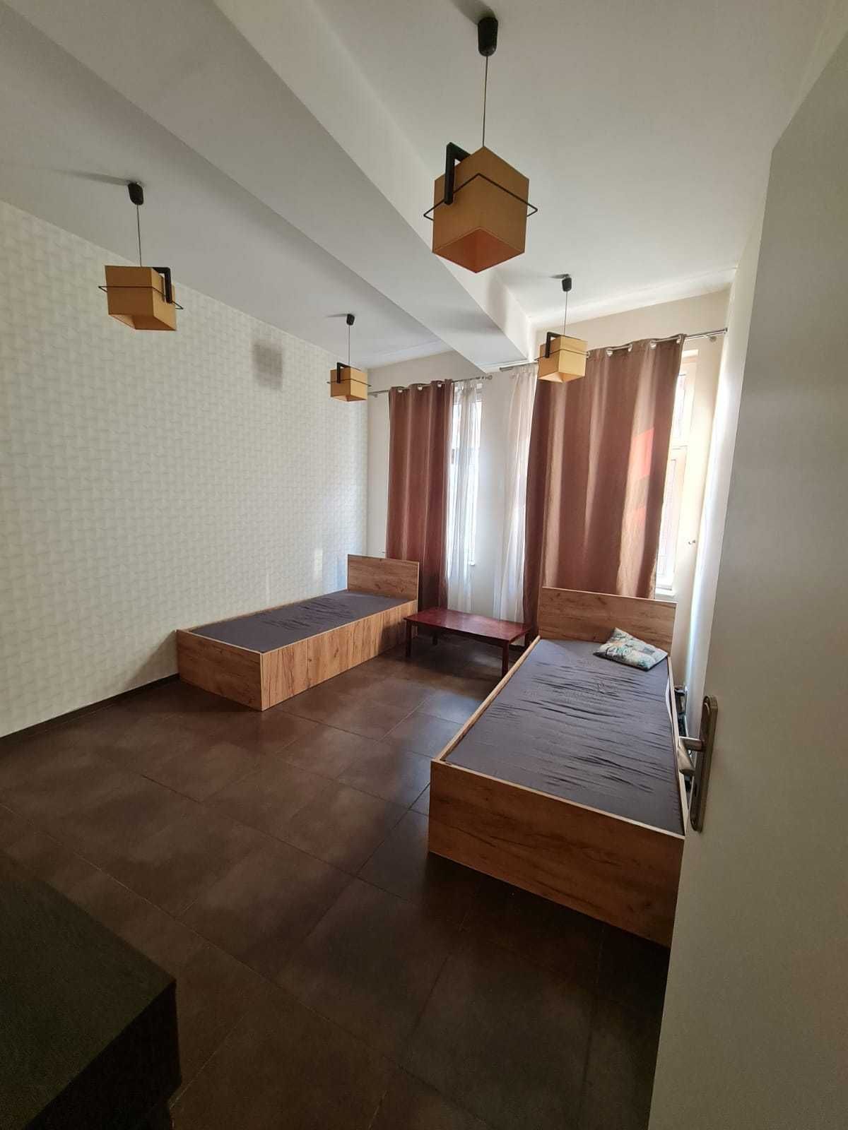 Hostel/Kwatery pracownicze–Centrum Bytomia–Komfort i doskonała lok!