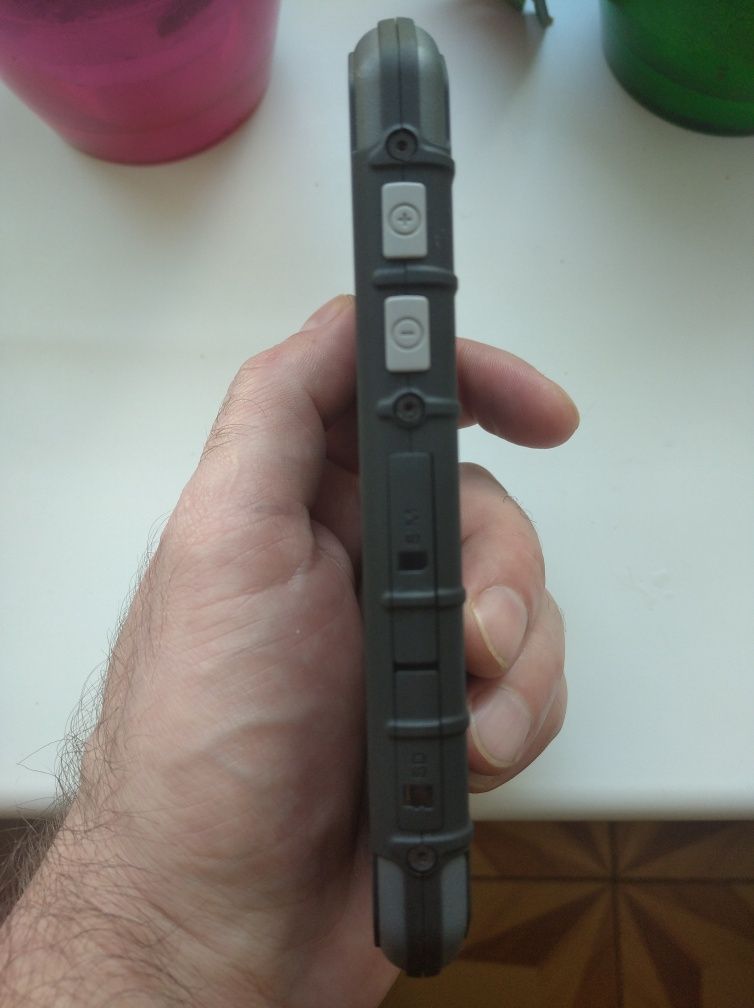 Продам телефон CAT S30.