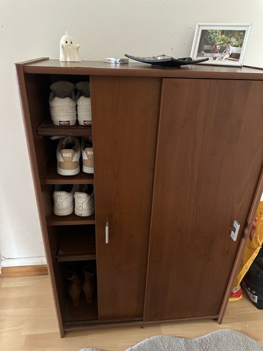 Sapateira com duas portas e 5 parteleiras