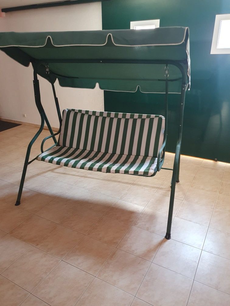 Banco/ Baloiço para jardim de aço verde