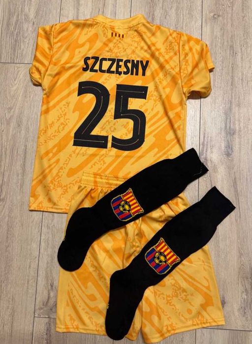 SZCZĘSNY - Strój piłkarski z getrami 146cm