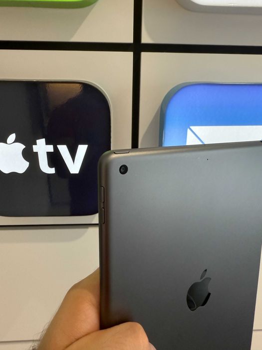 Apple iPad 7 128GB Space Gray c чехлом защитным