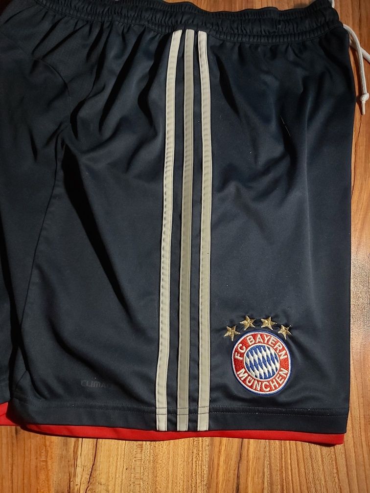 Немецкий  футбол  и шорты