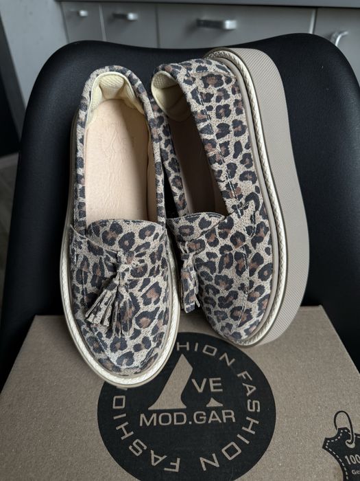 Модні леопардові сліпони