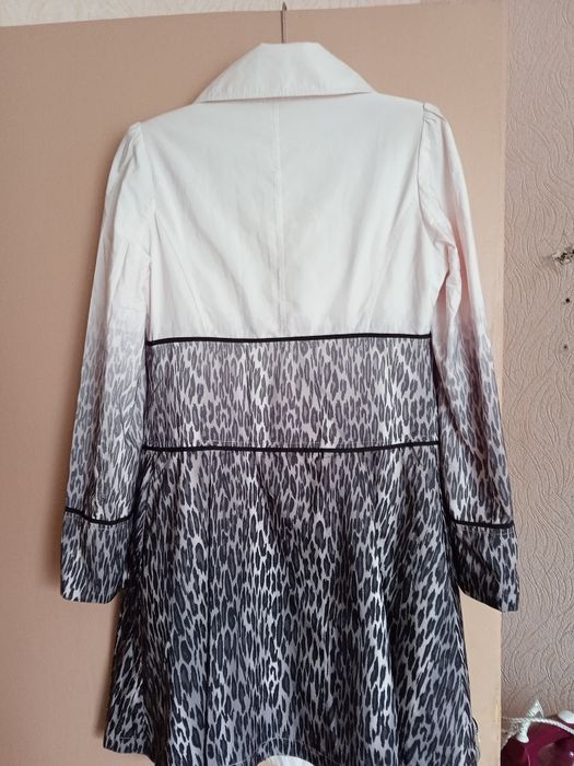 Плащ приталенний