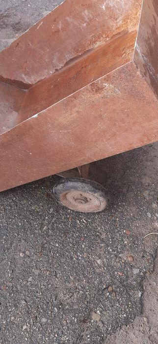 Тачка садова металічна