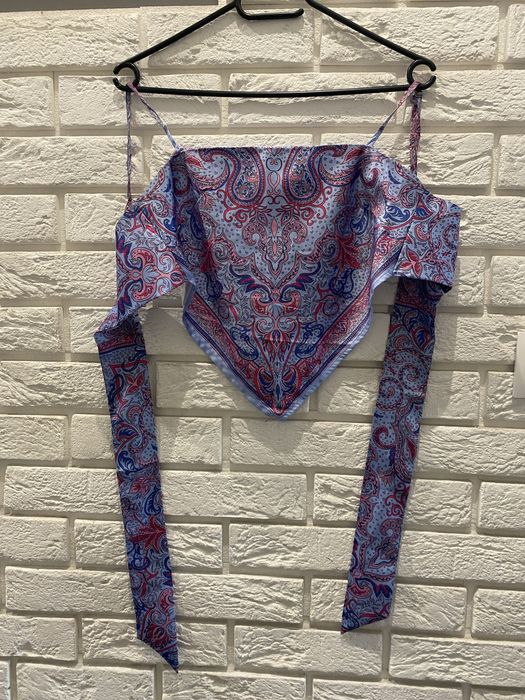 Top wiązany z tyłu