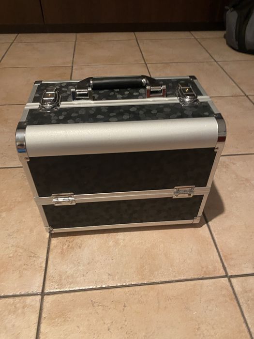 Kuferek na kosmetyki