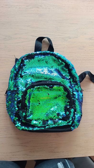 Plecak w zmieniające się cekiny