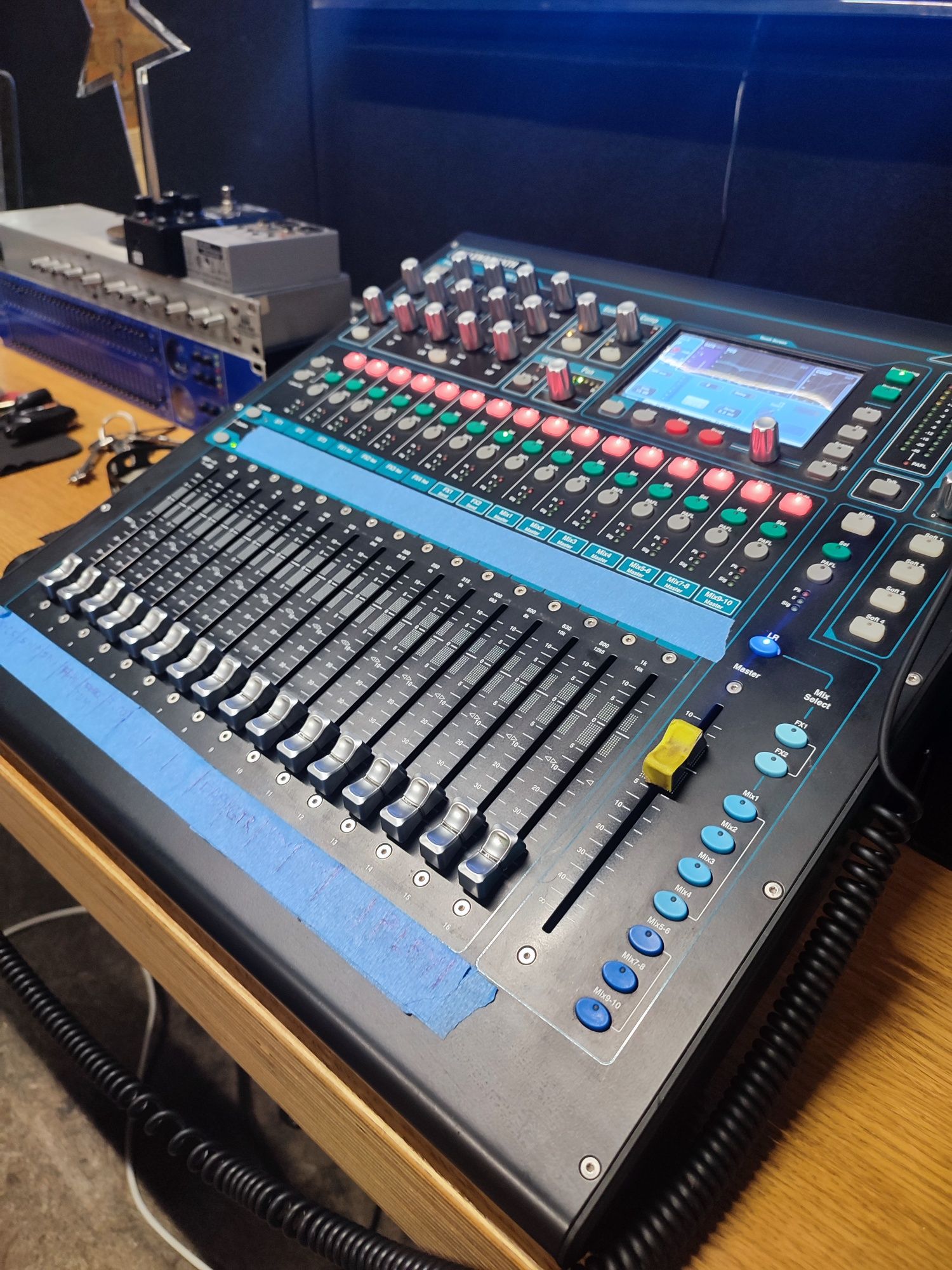 Продам Allen heath q16