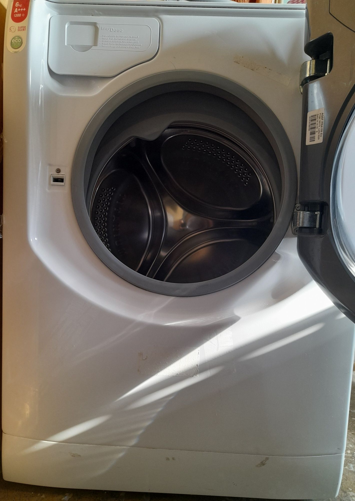 Пральна машинка вузька,тиха в роботі HOTPOINT ARISTON AQS63F 29 EU