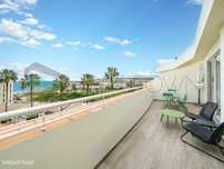 Apartamento de um quarto renovado com vistas soberbas sobre o mar e...