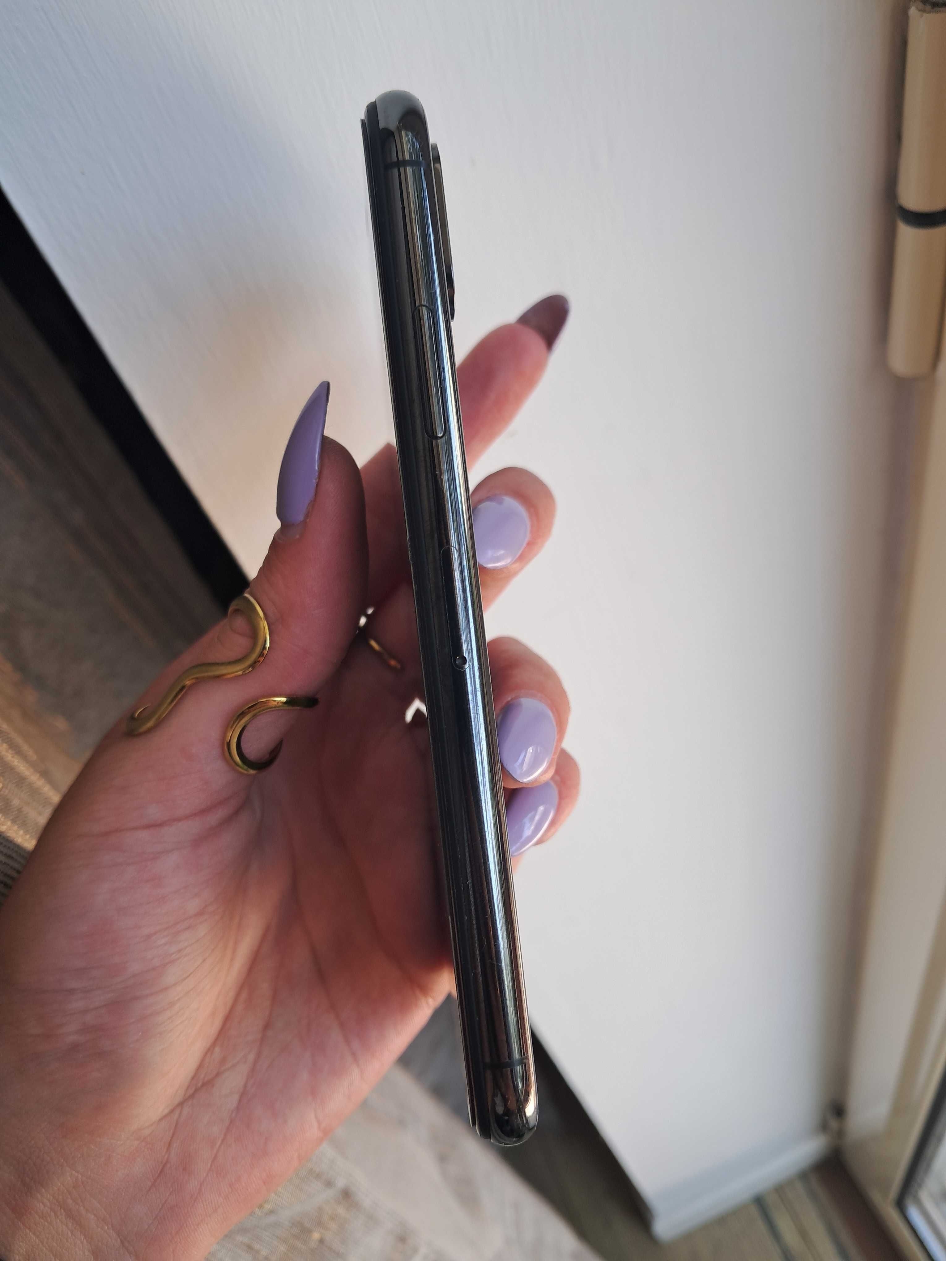 Iphone XS preto.
