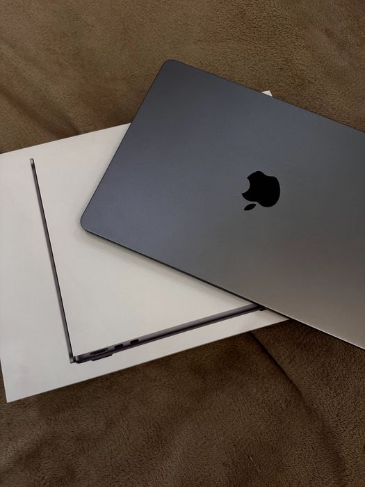 Продам MacBook Air m2 2022