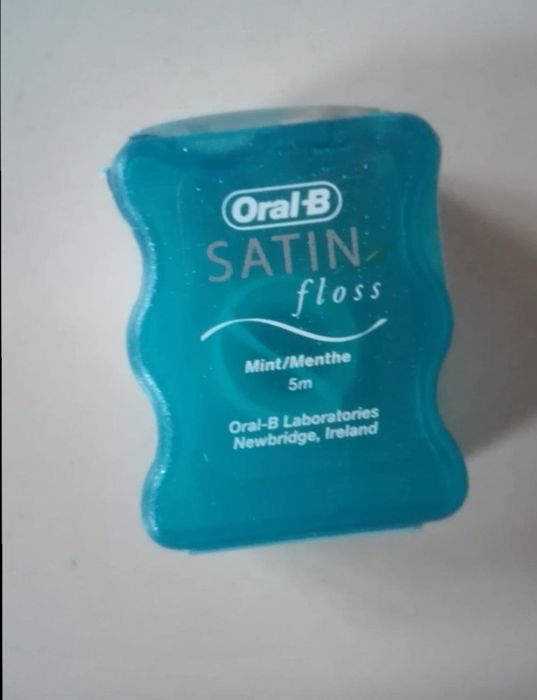 Oral B nowe nici dentystyczne cena za 60 sztuk po 5 metrów