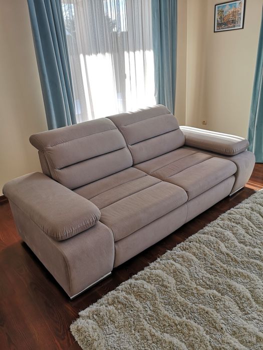 Kanapa/Sofa dwuosobowa w kolorze jasnego beżu