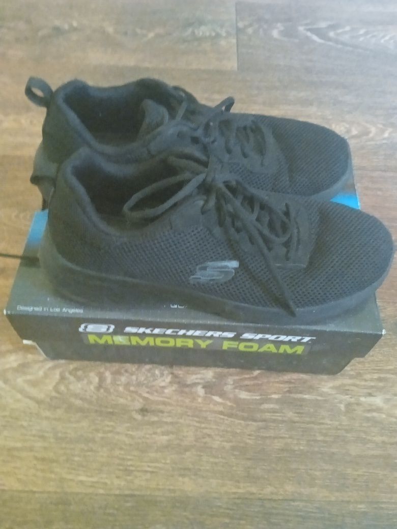 Продам sketchers 40 размер.