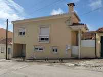 Moradia T3 centro da figueira junto aos CTT.