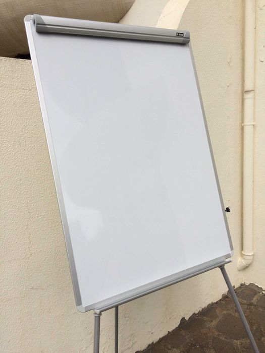 Cavalete Tripé elegante, ideal p/ as suas conferências!