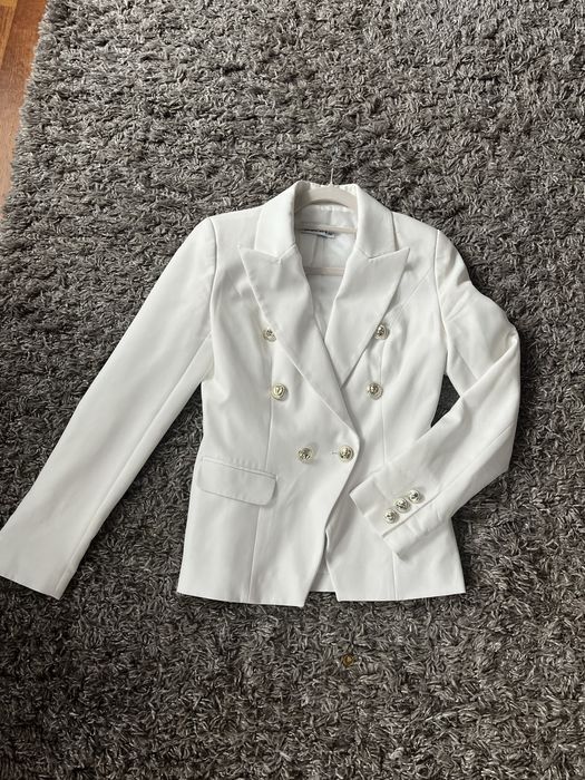 Biała marynarka ala balmain