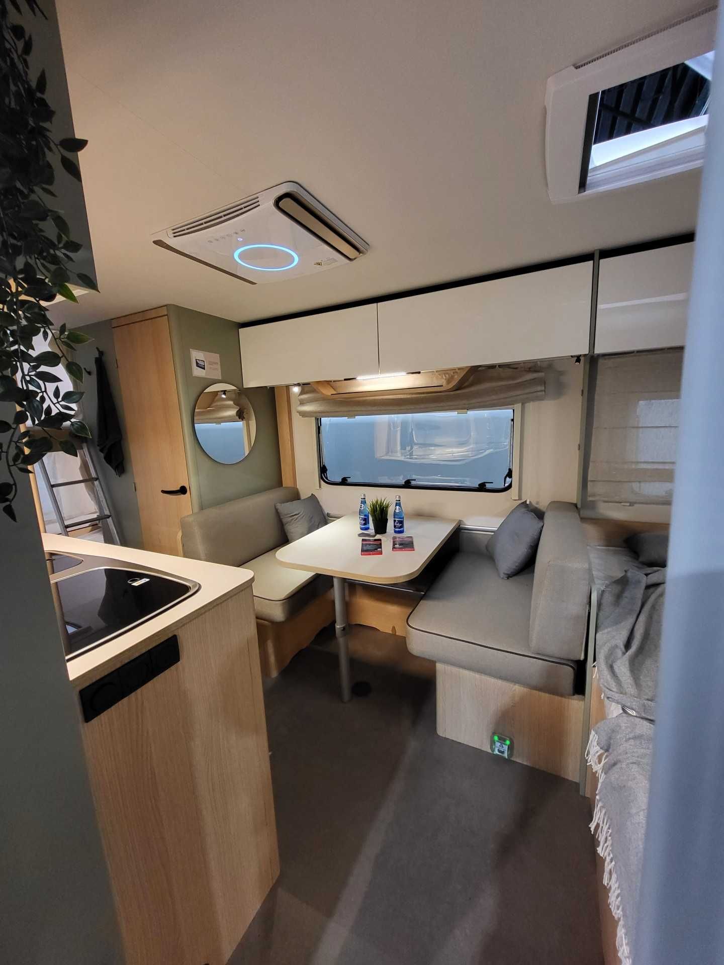 Wynajem 2025 LMC Style 490K 6os 3 piętrowe łóżka przyczepa DMC 1360 kg