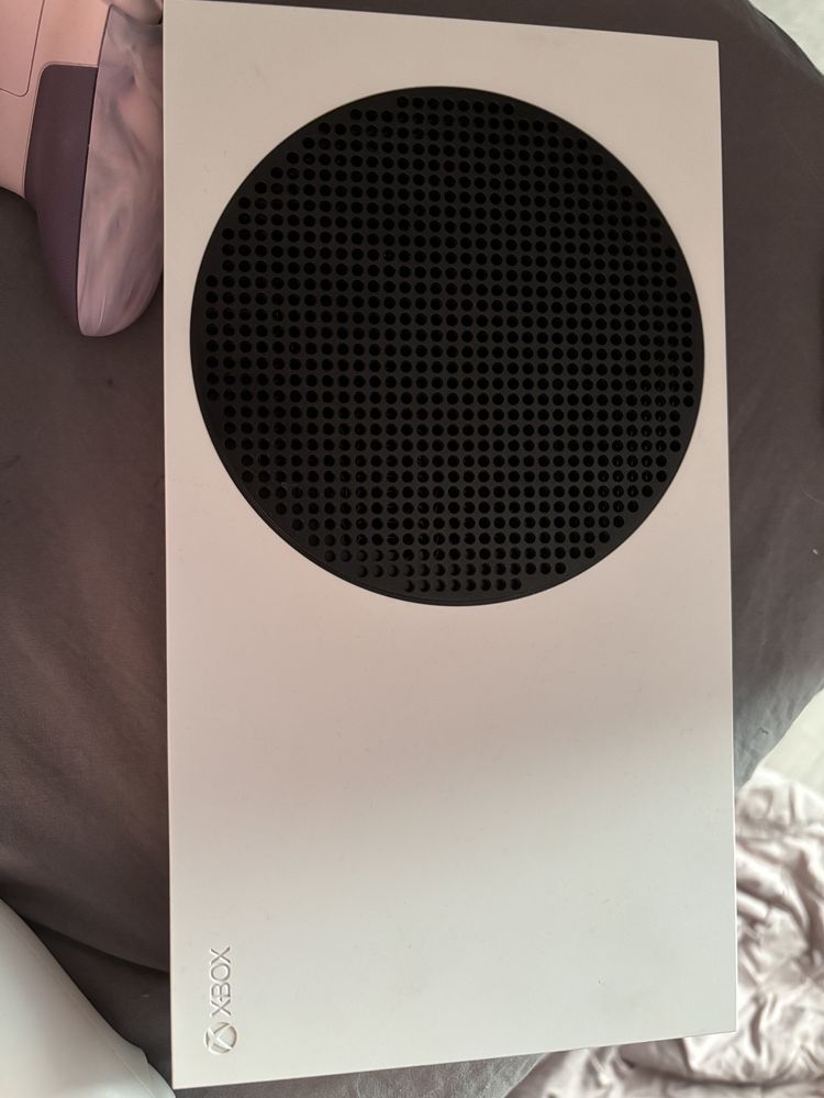 Xbox Series S 512 ГБ + 2 джойстики (один колекційний)
