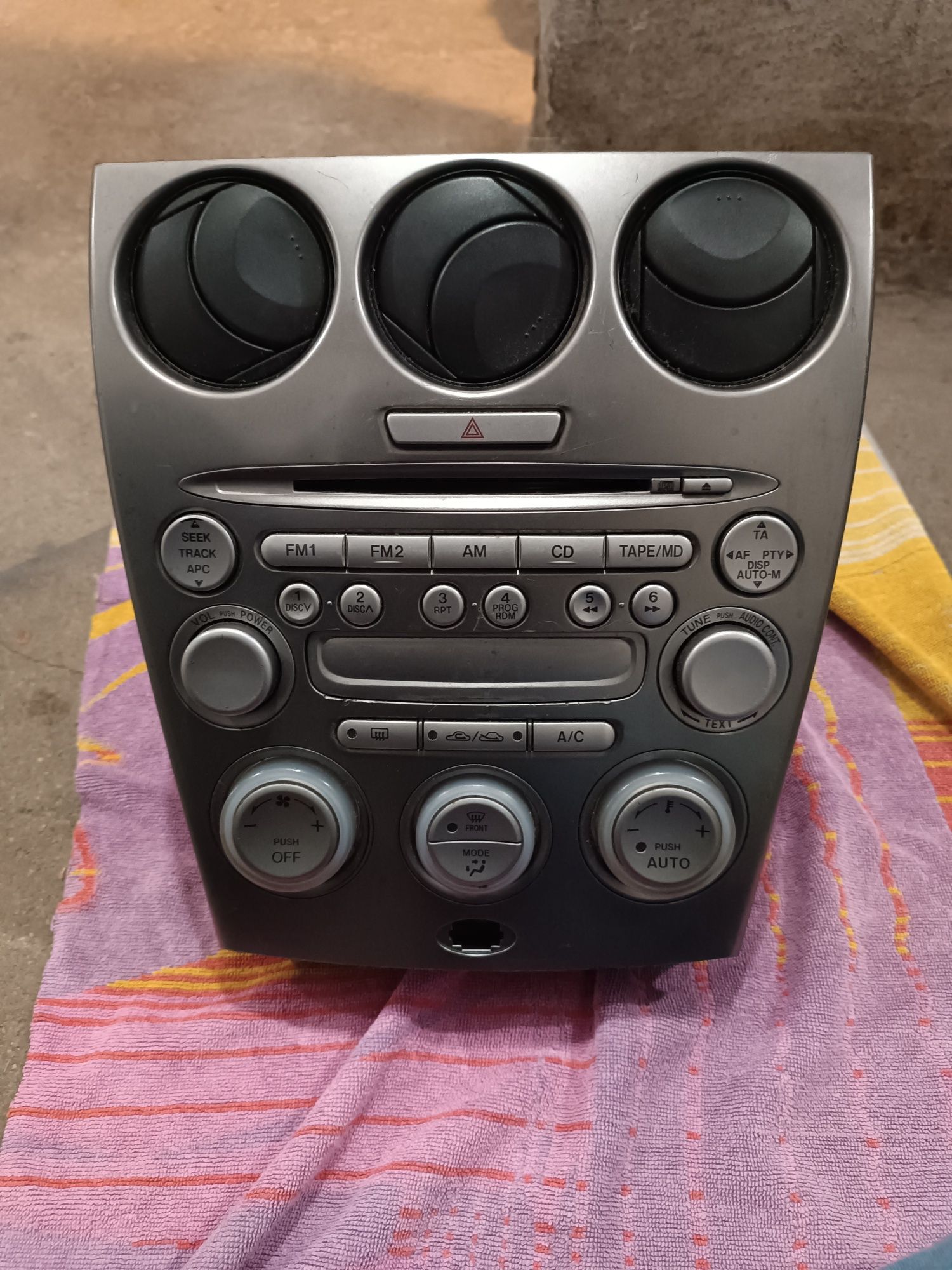 Radio z CD Mazda 6 2005 r