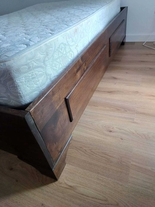 Cama sommier em madeira de castanho maciça