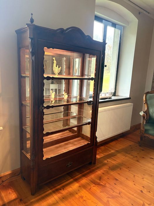 Witryna dębowa z przeszklonym frontem