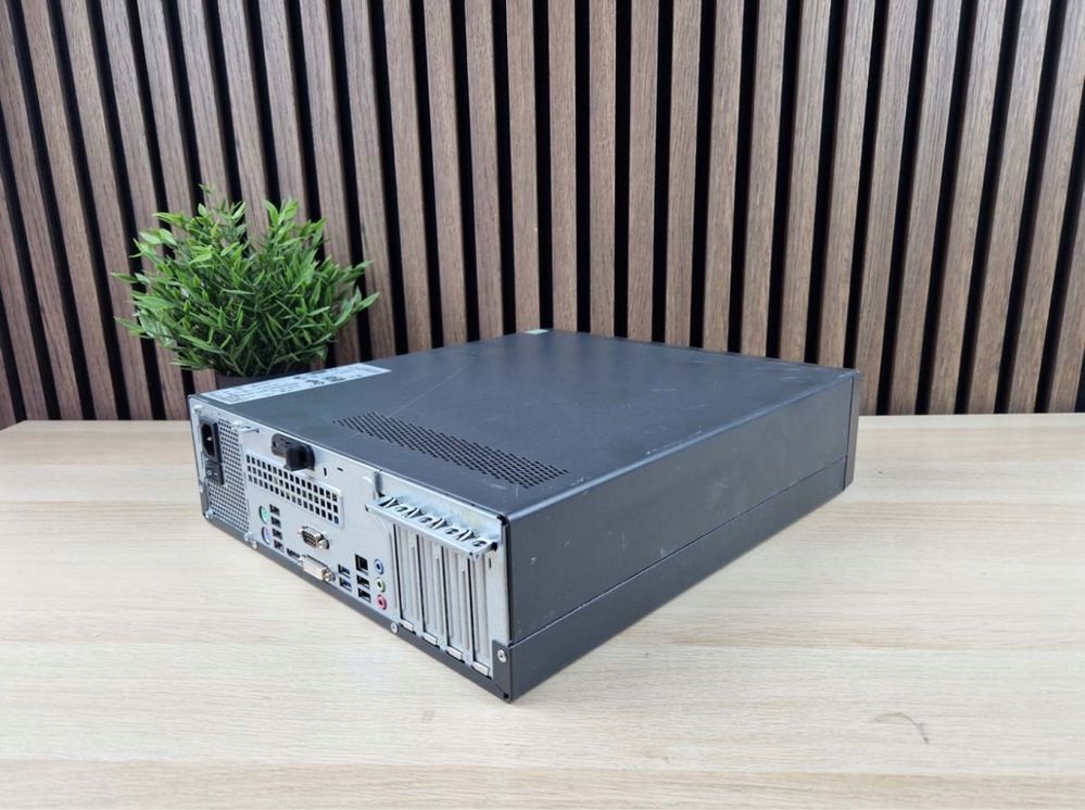 Komputer Fujitsu i5 / SSD 120GB / 8GB RAM / Windows 10 -Gotowy do prac
