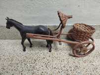 Cavalo de plástico com cesto