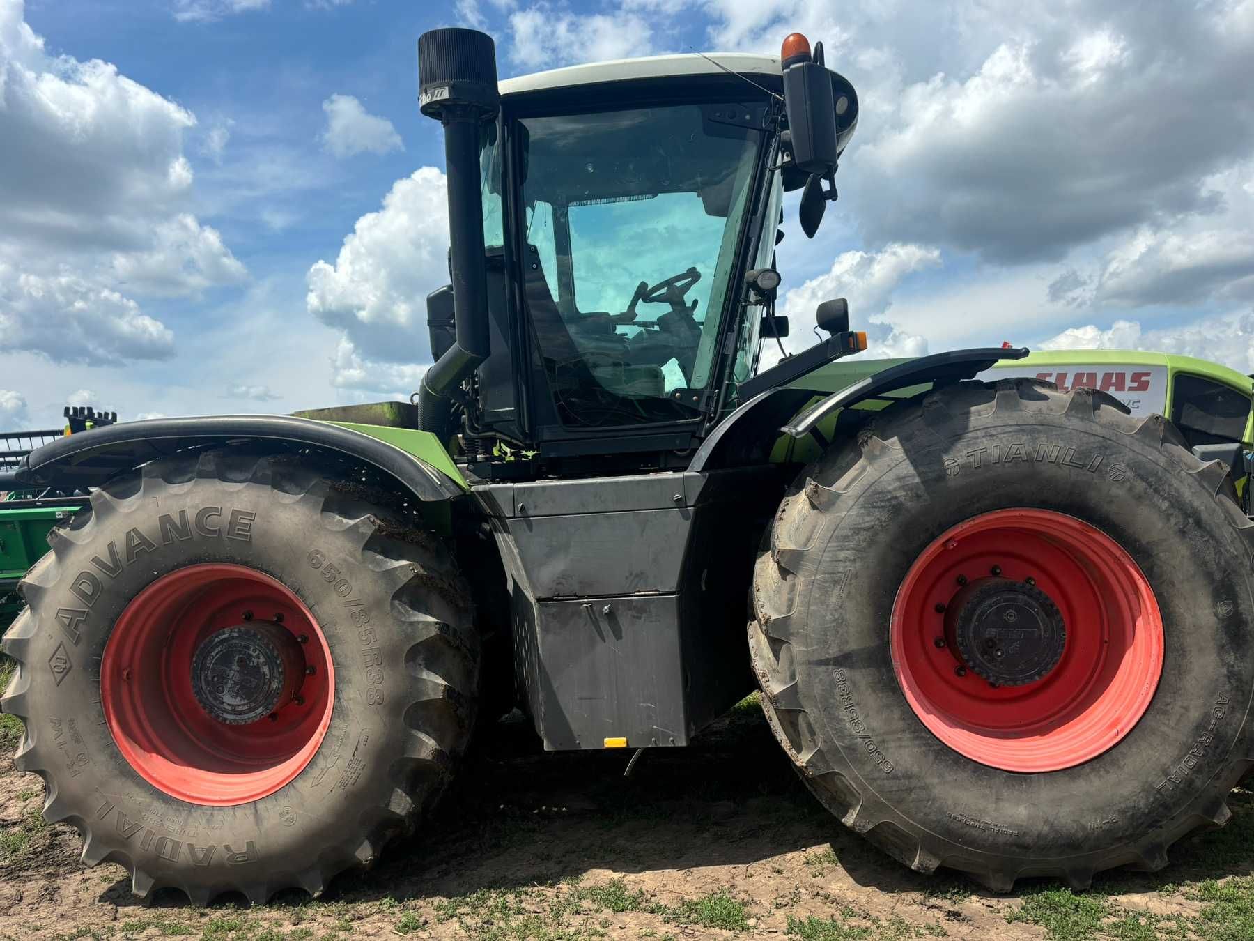 трактор CLAAS XERION 3800