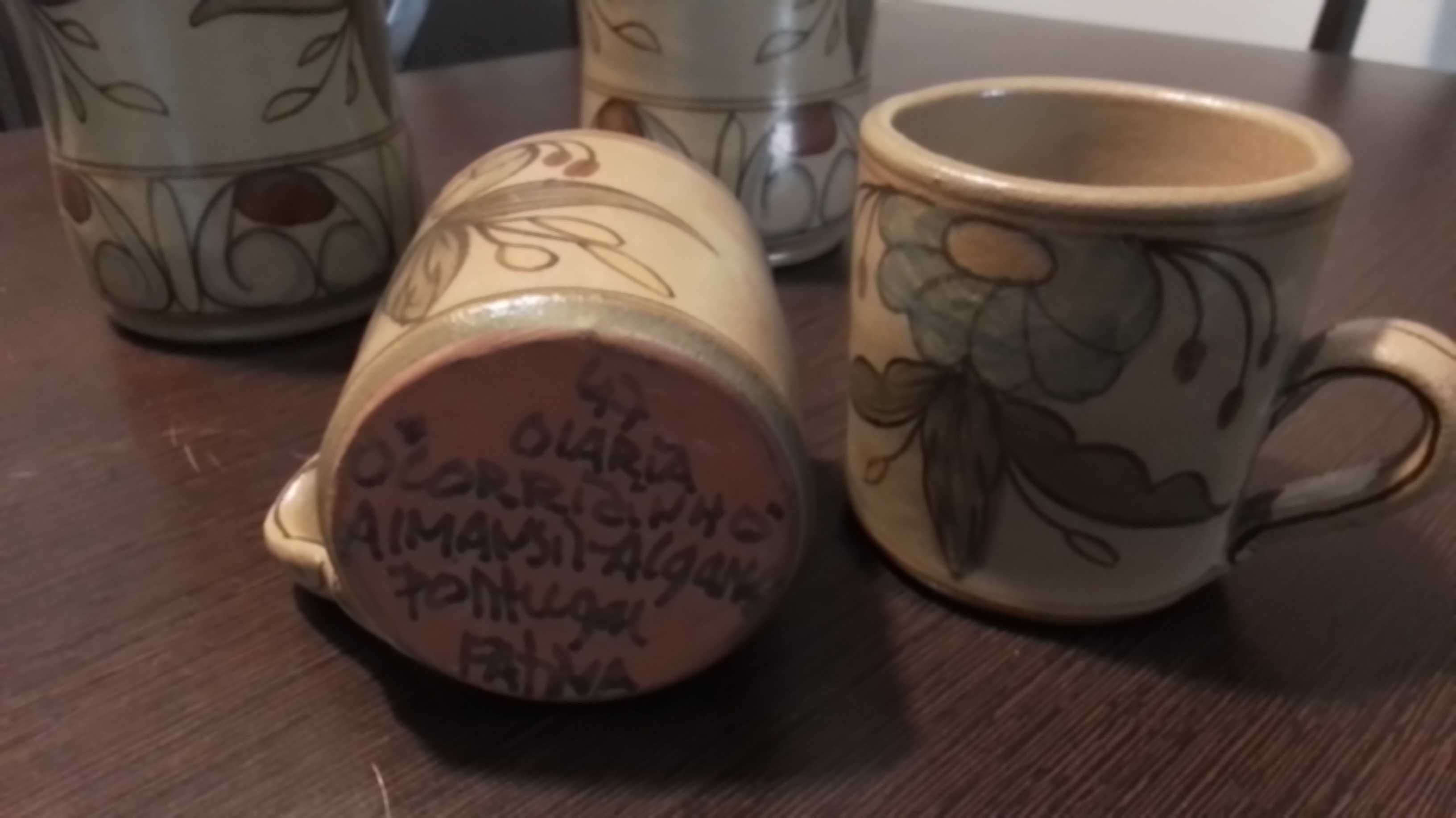 Jarras e canecas de artesanato do Algarve e outros